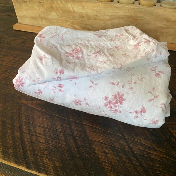 Laura Ashley Garden Muse 4-Piece Pink Floral T300 Cotton Full Sheet Set - Picture 4 of 5